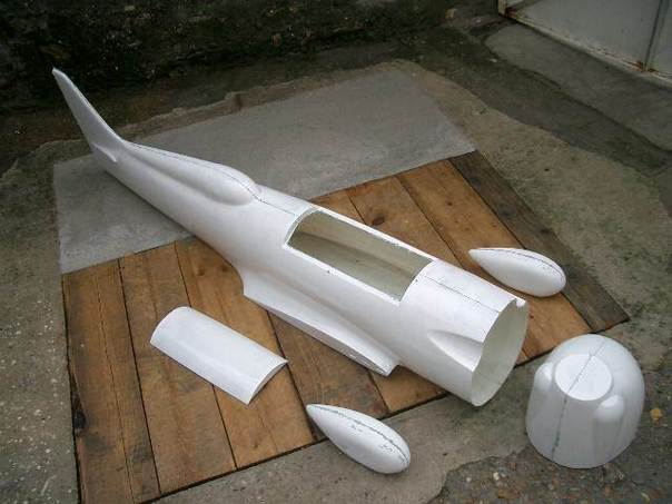 Construire un racer p'tit gros en résine polyester avec un moule Construire un racer p'tit gros en résine polyester avec un moule