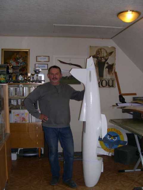 avec son papa (l'a l'air content le papa)