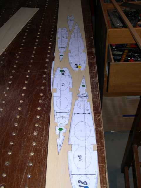 dÃ©coupe dans 2 planches de balsa 30/10 de toutes les nervures